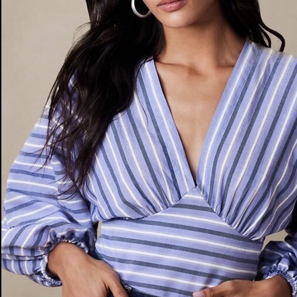 Banana Republic Blue Striped Cropped‎ Shirred Blouse V-Neck S - Picture 5 of 8